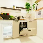 شقة Chmielna - 250m Od Zlotych Tarasow, 350m Od Dworca Centralnego - Wifi - Smart Tv 55 Cali - Better وارسو