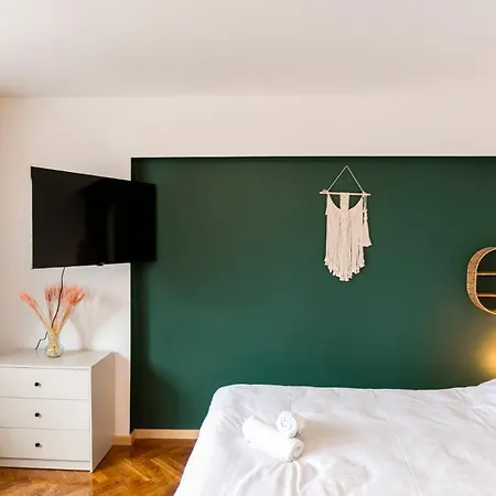 Chmielna - 250m Od Zlotych Tarasow, 350m Od Dworca Centralnego - Wifi - Smart Tv 55 Cali - Better * Warschau