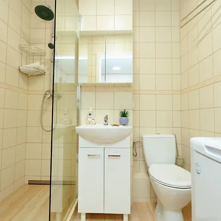 Chmielna - 250m Od Zlotych Tarasow, 350m Od Dworca Centralnego - Wifi - Smart Tv 55 Cali - Better