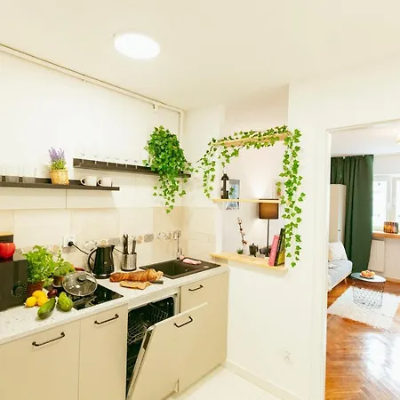 Chmielna - 250m Od Zlotych Tarasow, 350m Od Dworca Centralnego - Wifi - Smart Tv 55 Cali - Better *